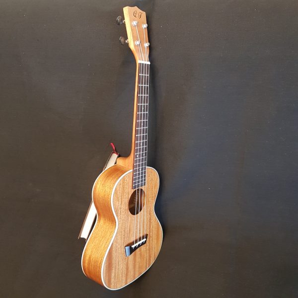 ukulele tenor QT 3