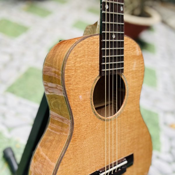 Đàn guitarlele gỗ sồi (Oak) thùng đầy O-30