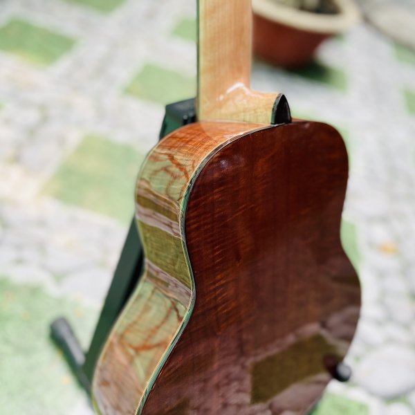 Đàn guitarlele super cao cấp gỗ Koa Hawaii Dáng Jumbo KJ-30